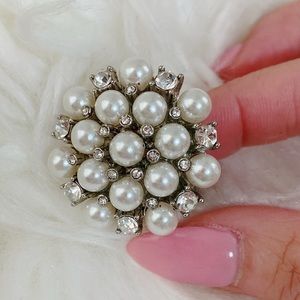 Gorgeous white pear ring